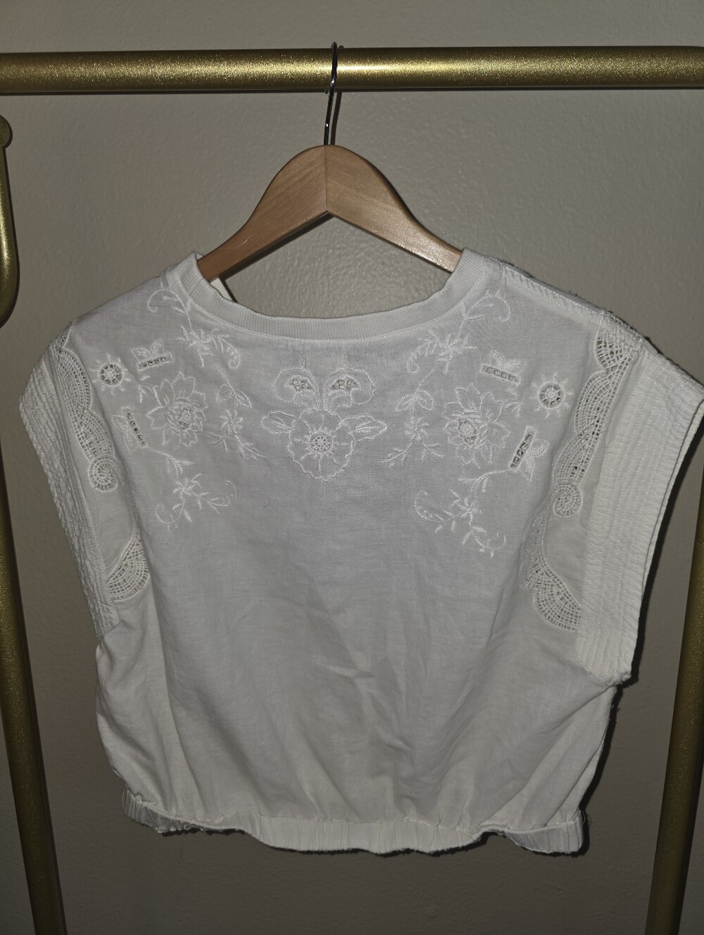 Pilcro Eyelet Embelished Crochet Top In White. Elastic Waist Size Medium - Picture 2 of 9
